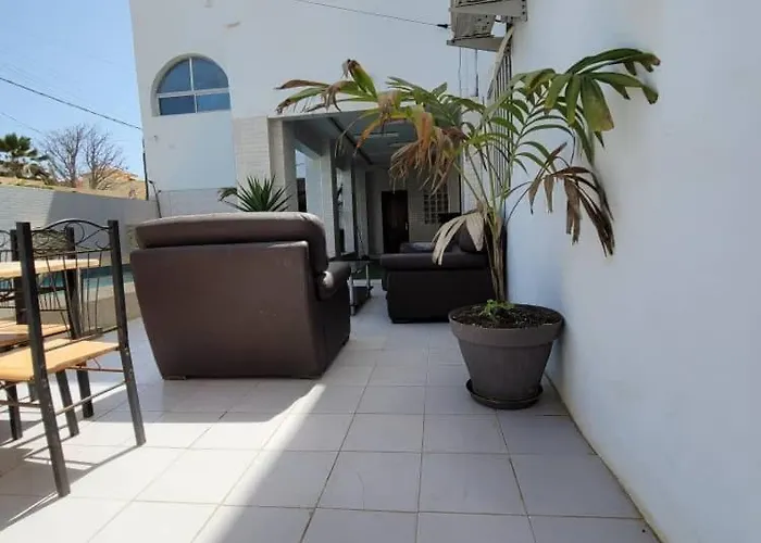 Magnifique Villa Standing Avec Piscine Et Jardin A Ngor Virage