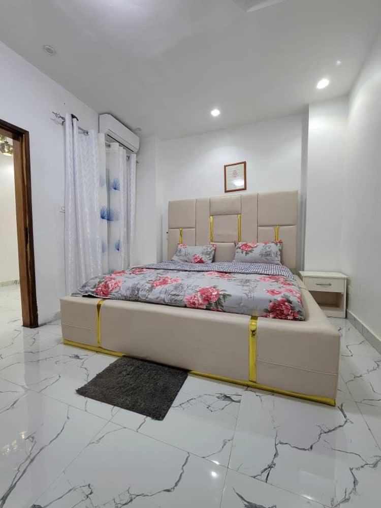 Magnifique Standing Avec Piscine Et Jardin A Ngor Virage